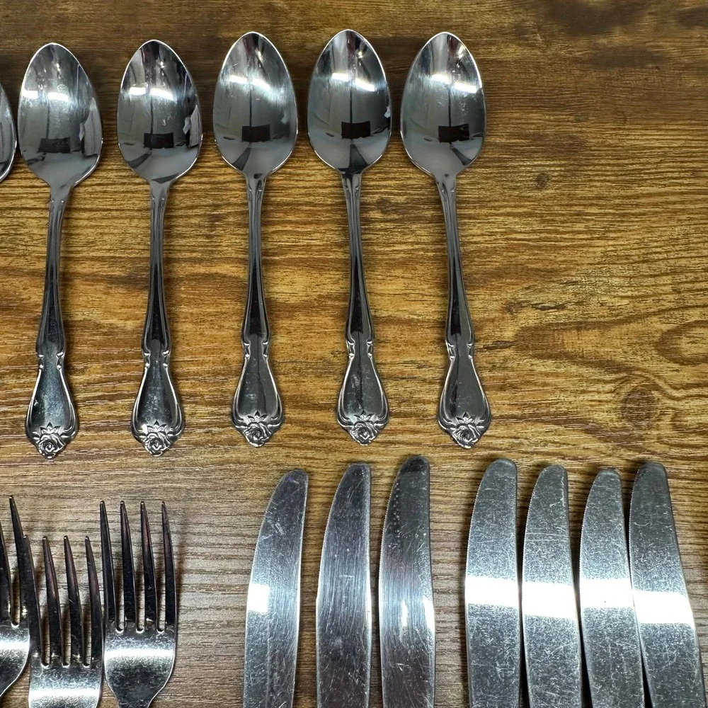 Oneida 1881 Rogers Arbor Rose Stainless Flatware Set 32 Piece USA Original Box